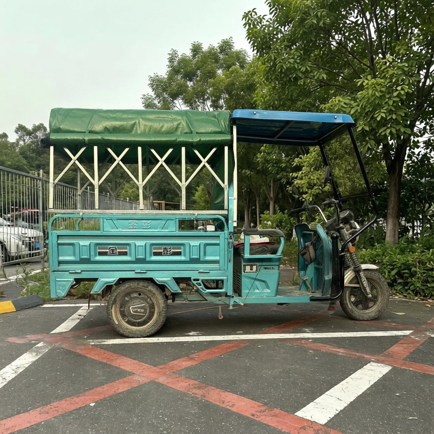 电动三轮车后车厢棚篷推拉伸缩滑动折叠免打孔加厚架子油布刀刮布