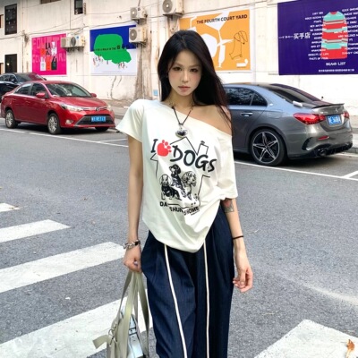 美式复古辣妹斜肩短袖t恤女夏季2025新款宽松慵懒风露肩别致上衣