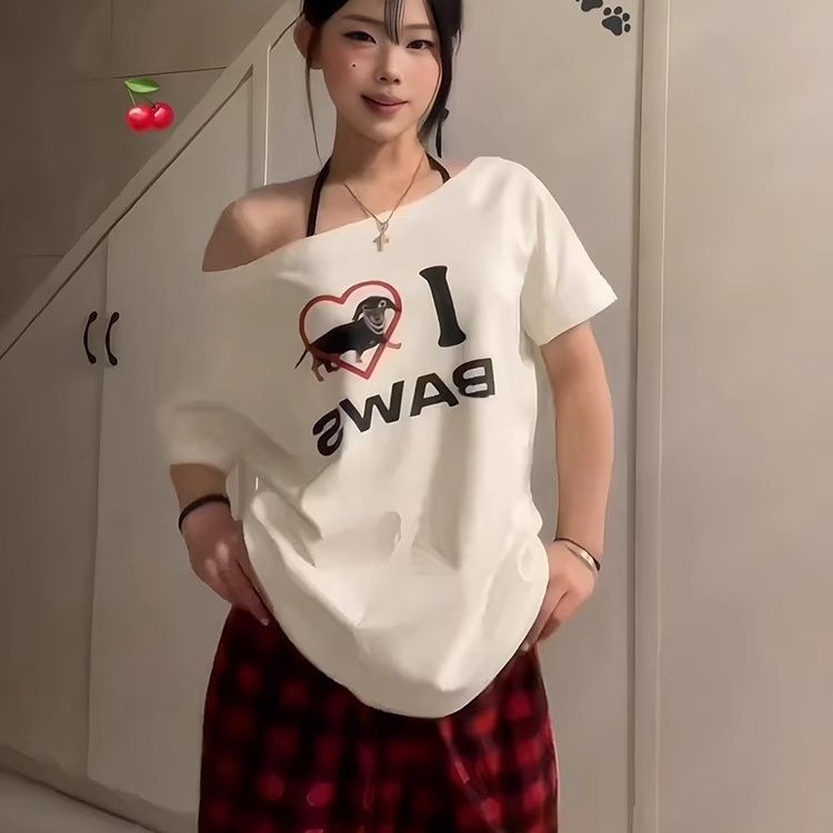 美式辣妹斜肩t恤女夏季字母印花设计感白色短袖宽松显瘦露肩上衣