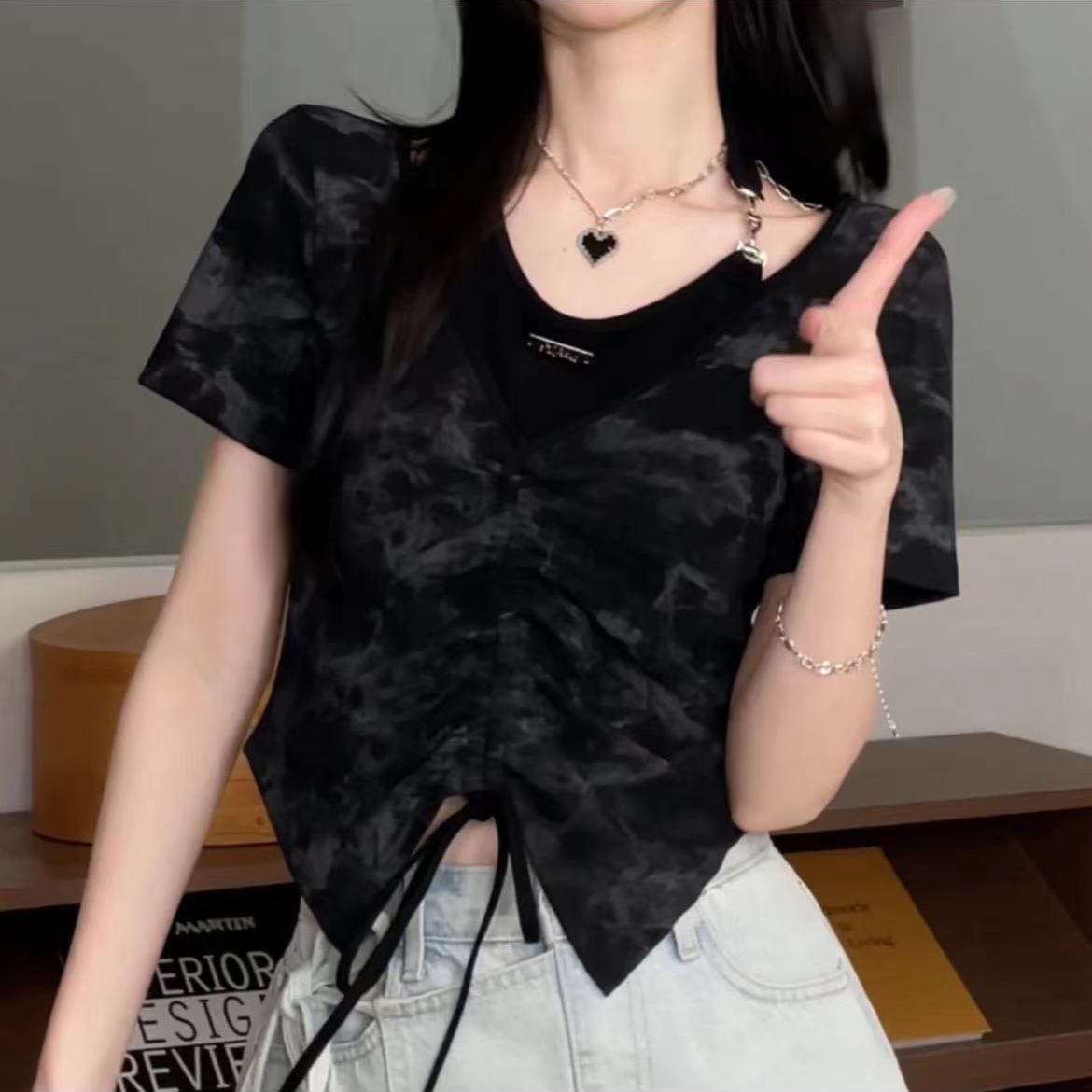 设计感辣妹短款不规则下摆短袖T恤挂脖洋气扎染假两件抽绳上衣女