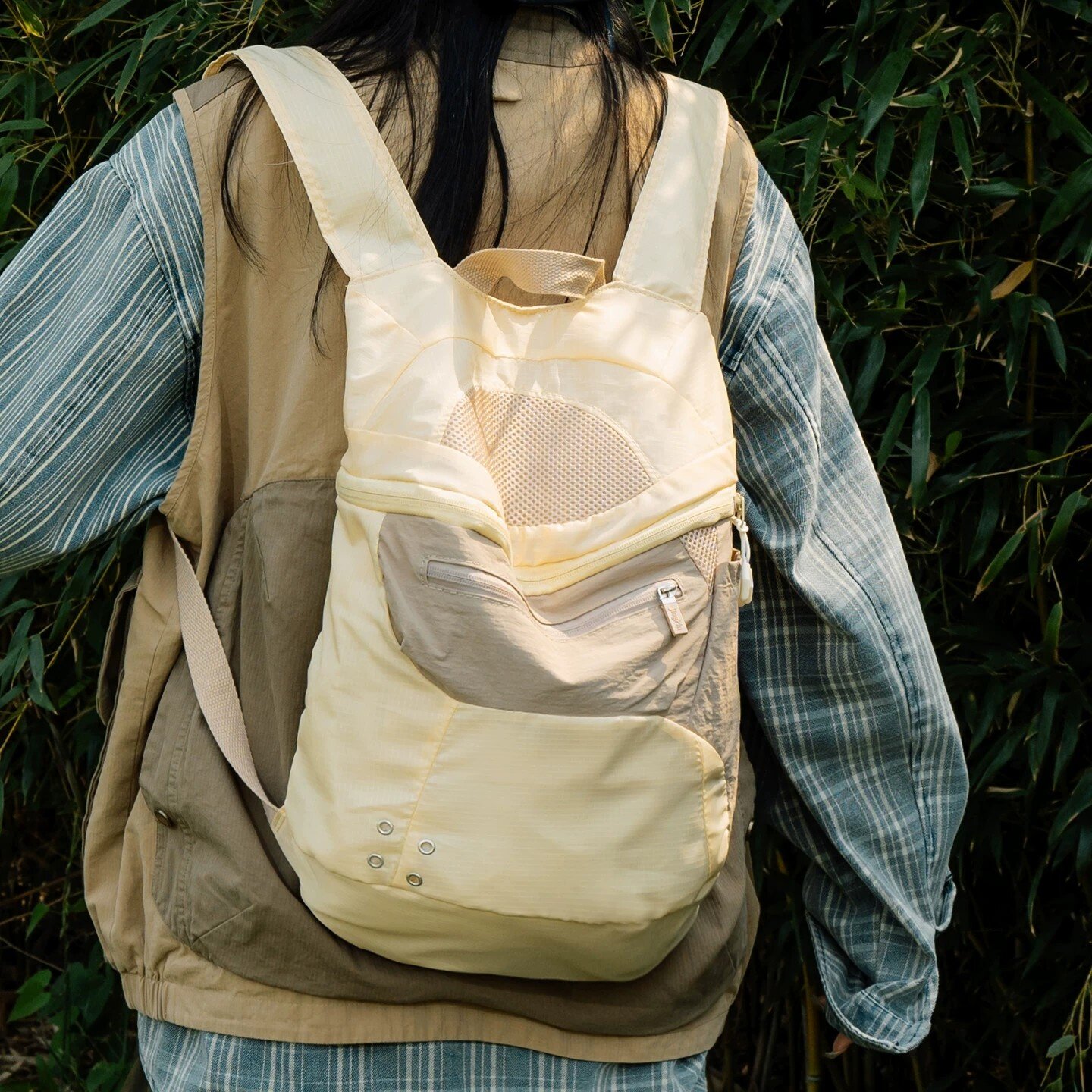 轻量大容量日系登山双肩包女款
