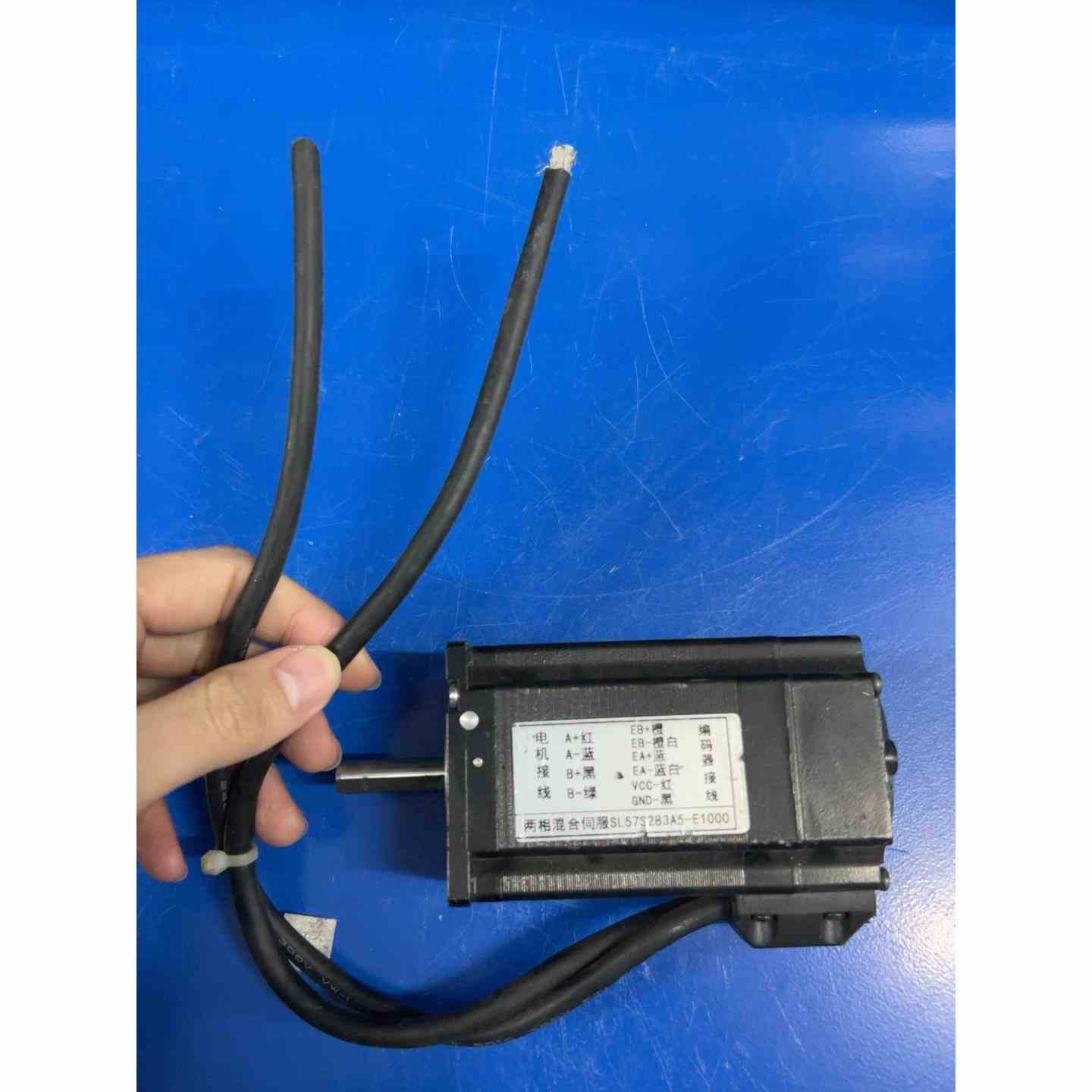 #电机SL57S283A5-E1000,线是剪断的,看好再,不是实价