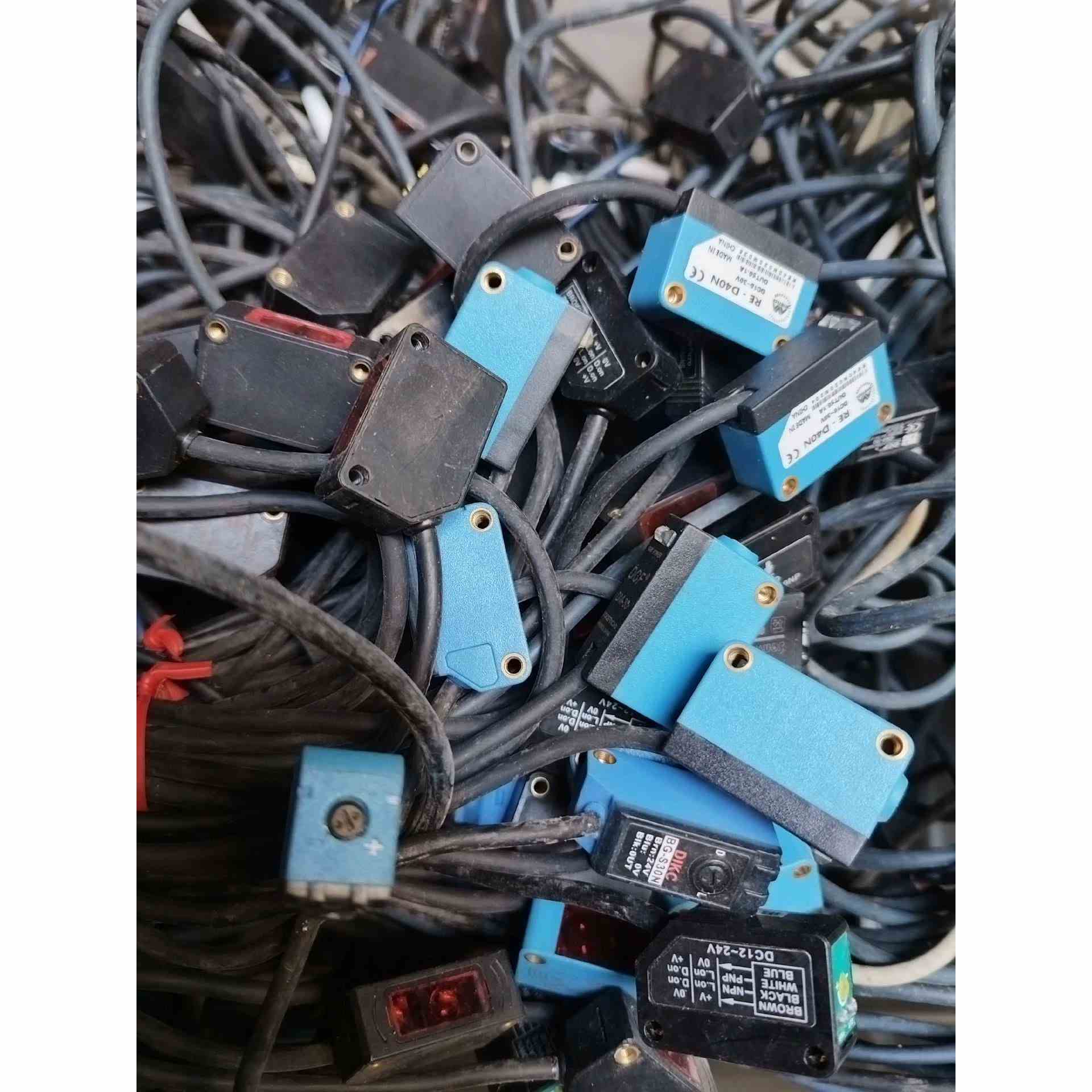 国产二手拆机光电传感器，漫反射三线常开NPN。功能正常，产品，