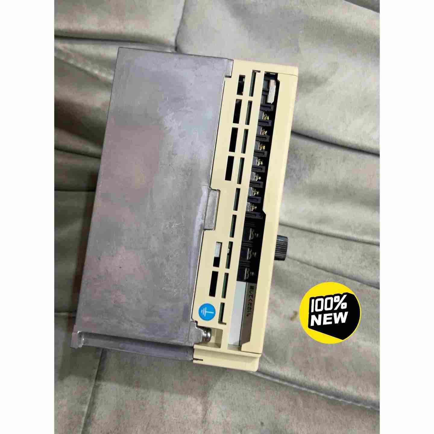 变频器，型号： M1D042W1X，日本原装正品，宝贝是，不是实价