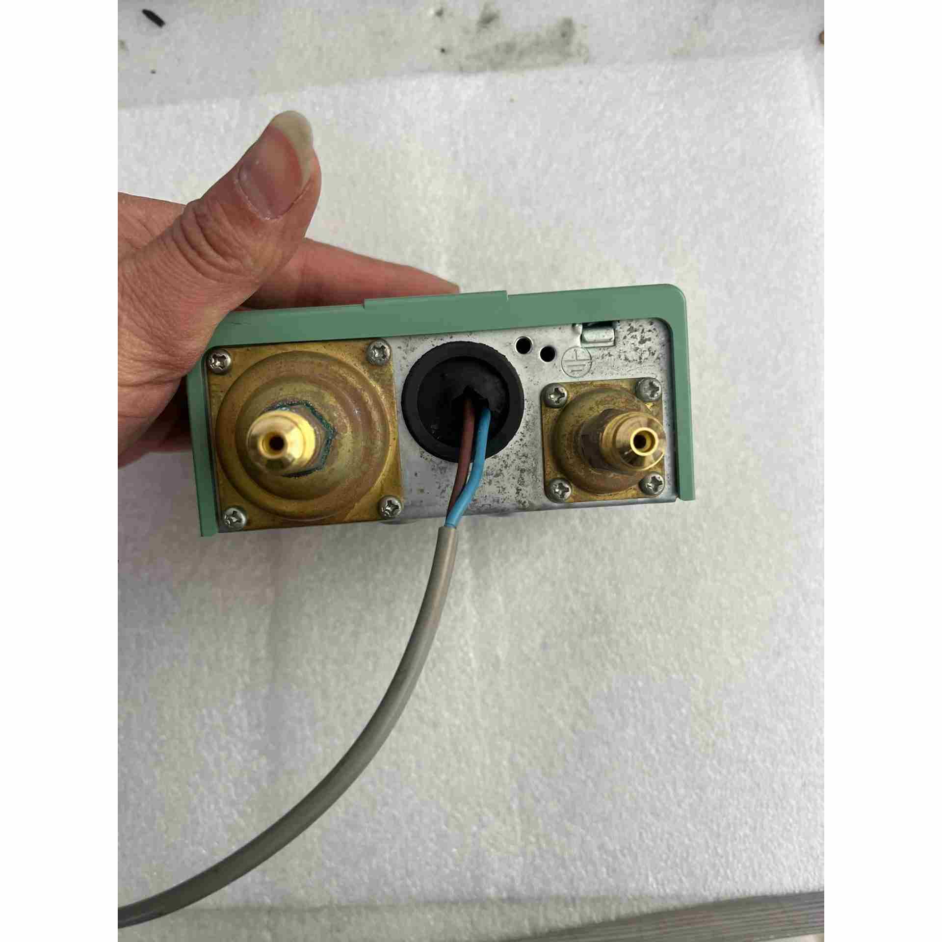 鹭宫压力控制器压力开关DNS-D606m，拆机，成色看。，不是实价