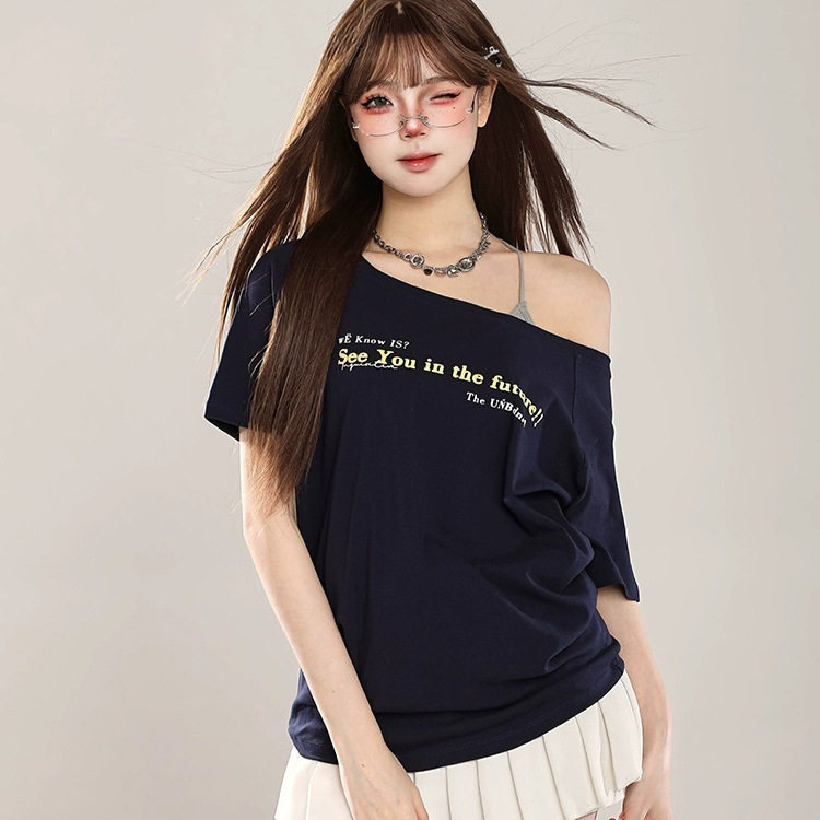 斜肩短袖t恤女2025新款甜辣风藏青色字母宽松设计感夏季露肩上衣