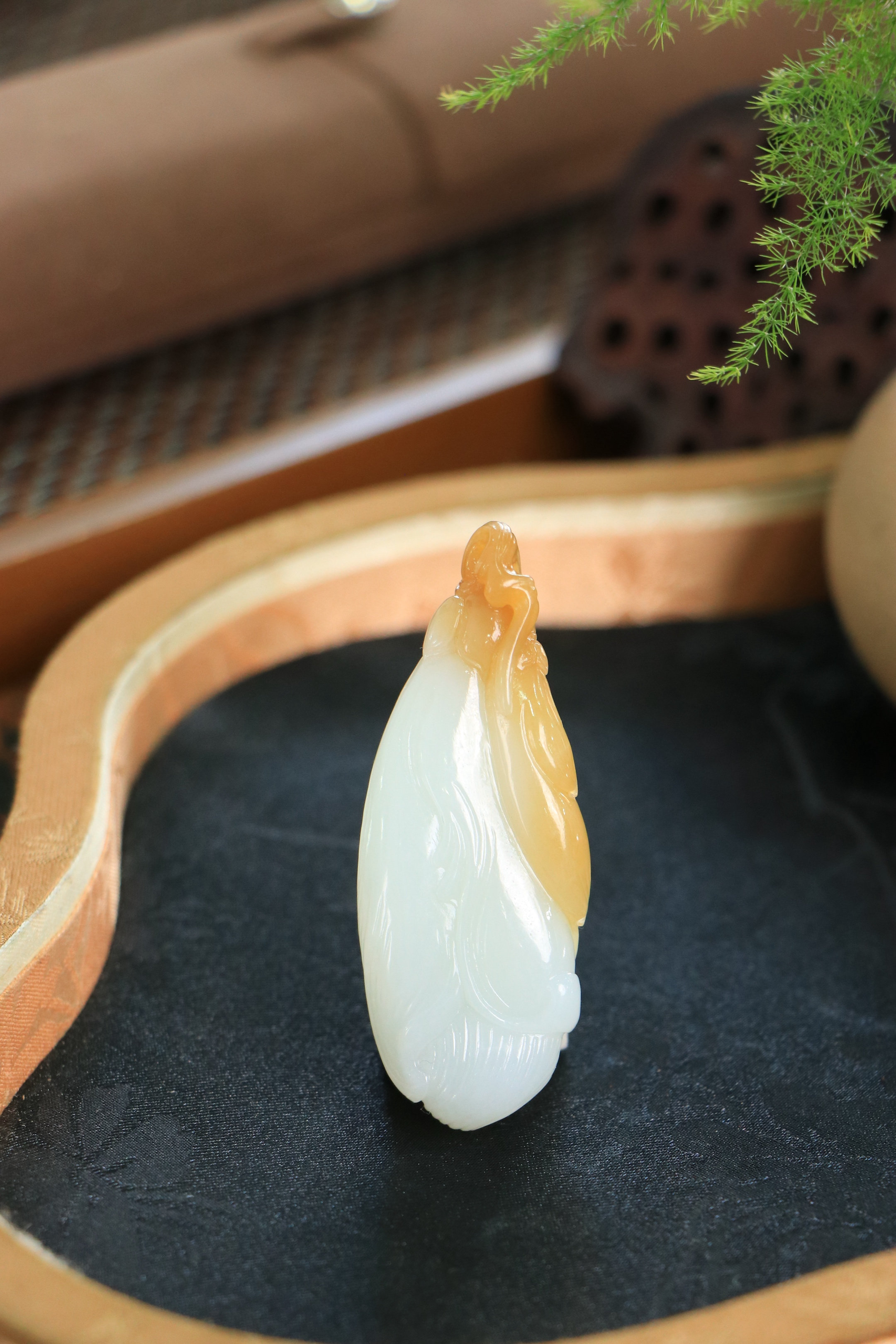 正宗新疆和田玉且末糖料玉兰花吊坠高油高润俏色巧雕天然玉石挂坠