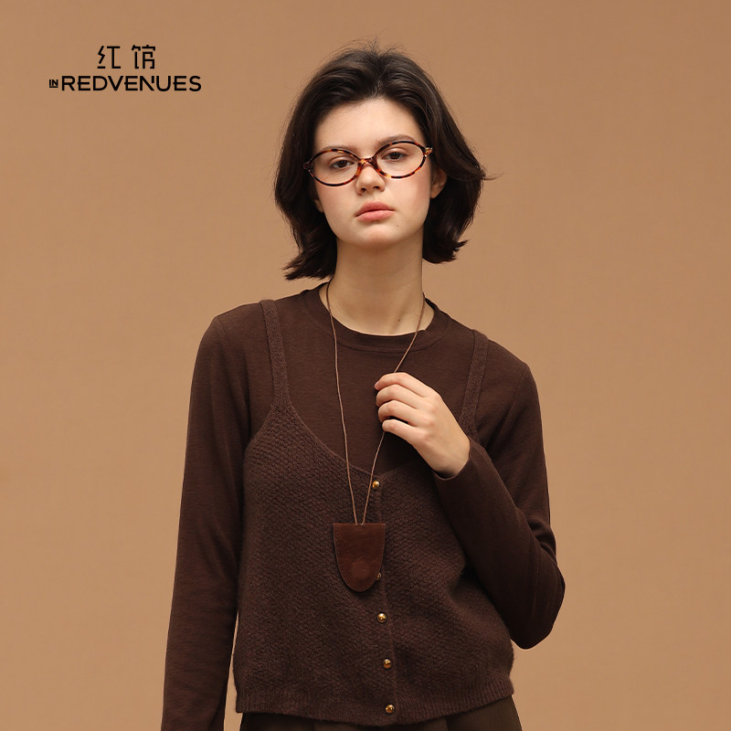 红馆针织背心两件套2025秋冬新款独特别致打底衫咖啡色内搭毛衣女