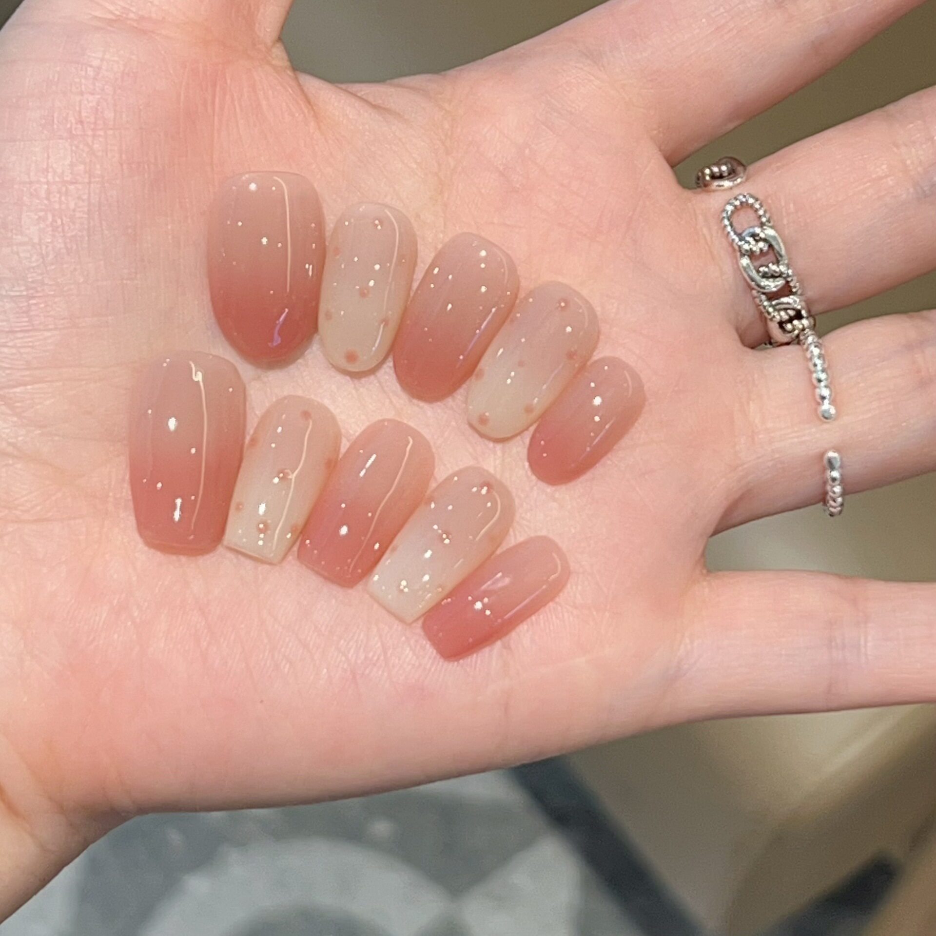 【奶芙泡泡】纯手工穿戴甲裸色渐变美甲贴片短款显白高级感新款