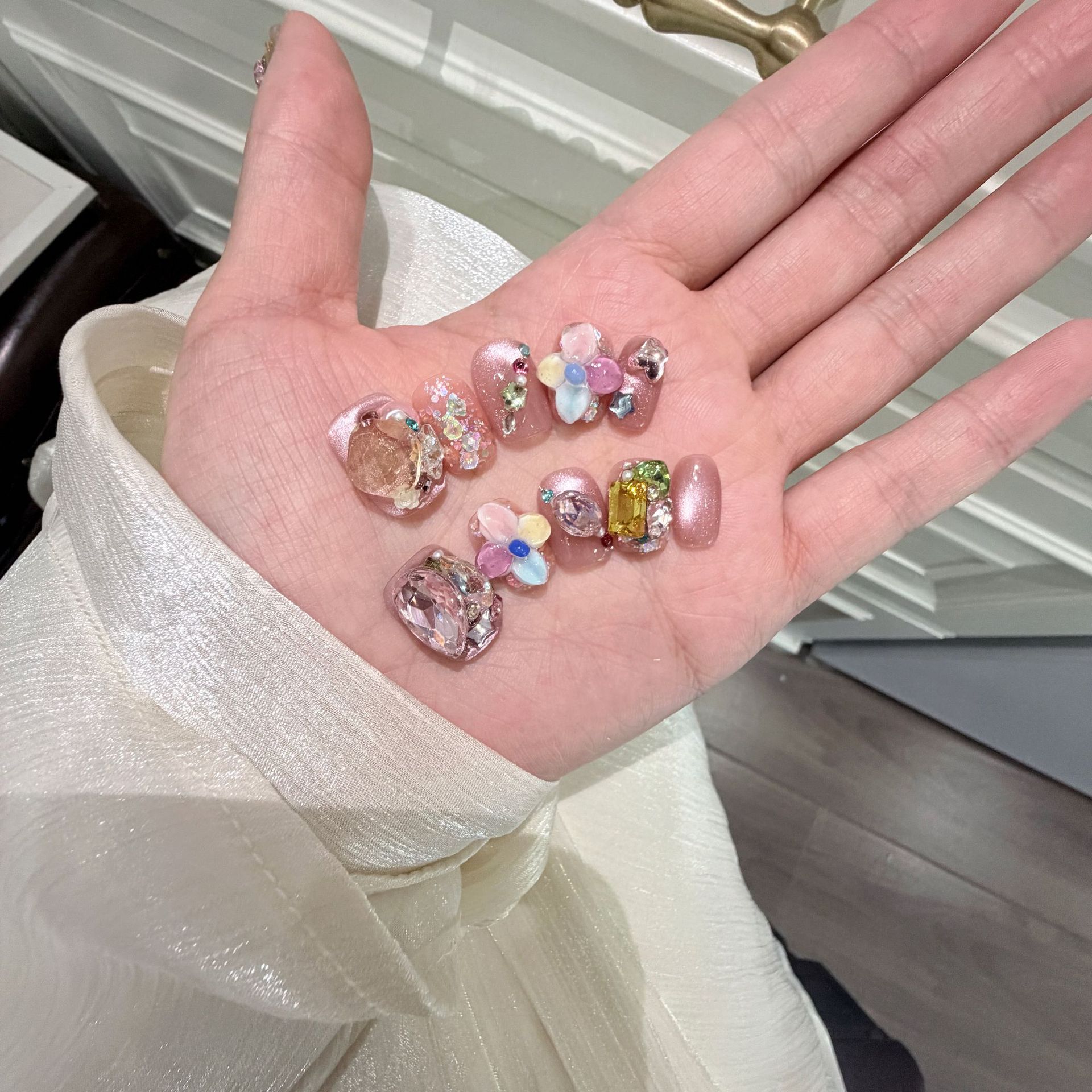 【极繁主义】短款纯手工穿戴甲美甲贴片假指甲片爆闪彩色雕花显白