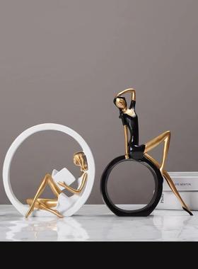 北欧文艺看书女孩摆件客厅玄关办公室桌面书房家居轻奢装饰品礼物