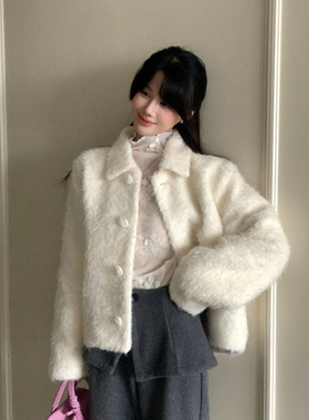 一念轻奢店奶白色毛毛翻领温柔单排扣羽绒内胆短外套F7809