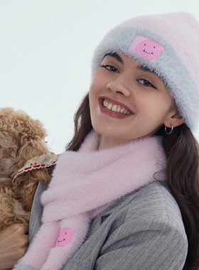 CHUNISLET纯屿 粉灰笑脸毛绒帽女秋冬大头围显瘦保暖冷帽套装围巾