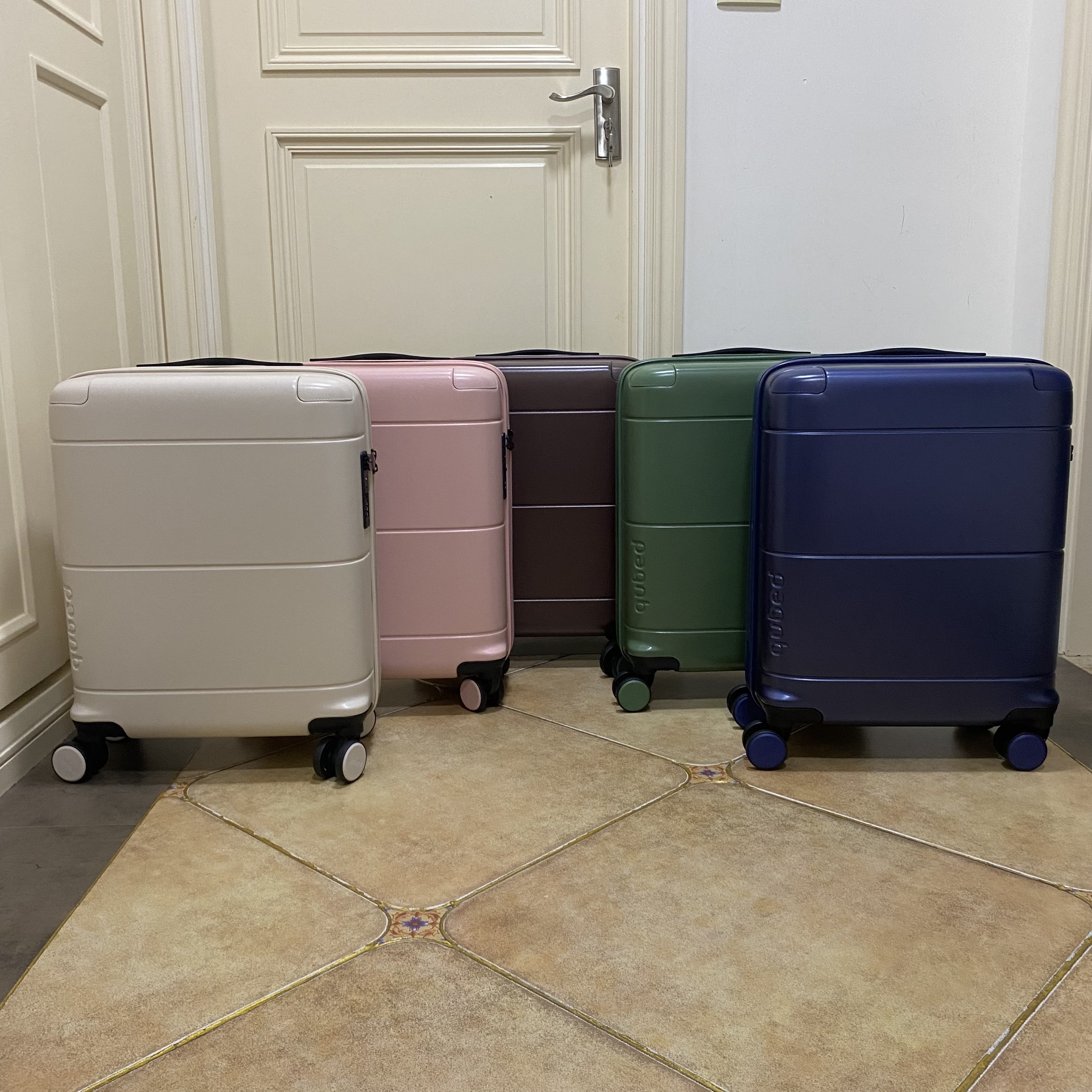 出口英国原345美金纯pc加厚耐摔行李箱拉杆箱万向轮登机箱带拓展
