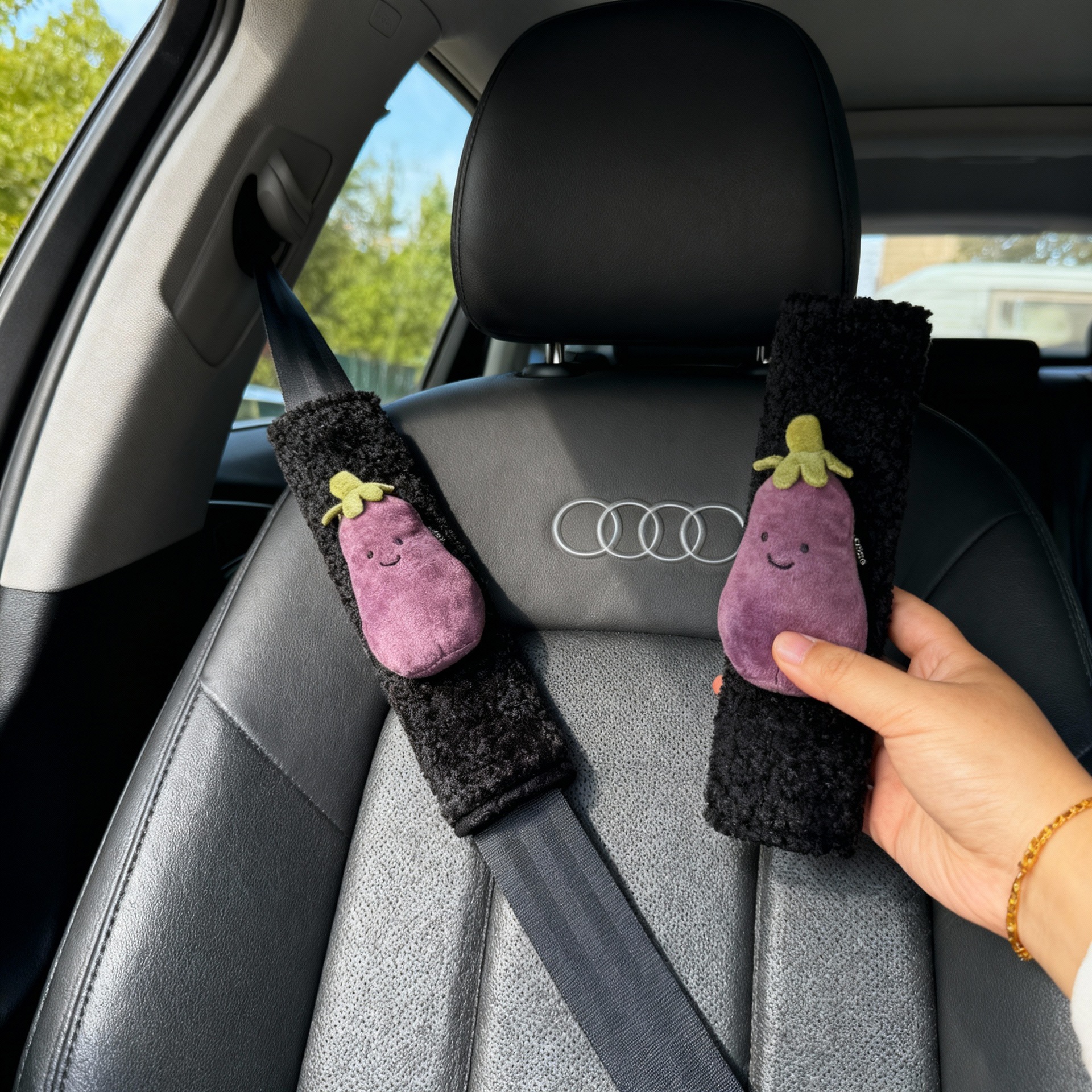 创意安全带套仿真微笑茄子毛绒公仔玩具可爱车载装饰玩偶护肩