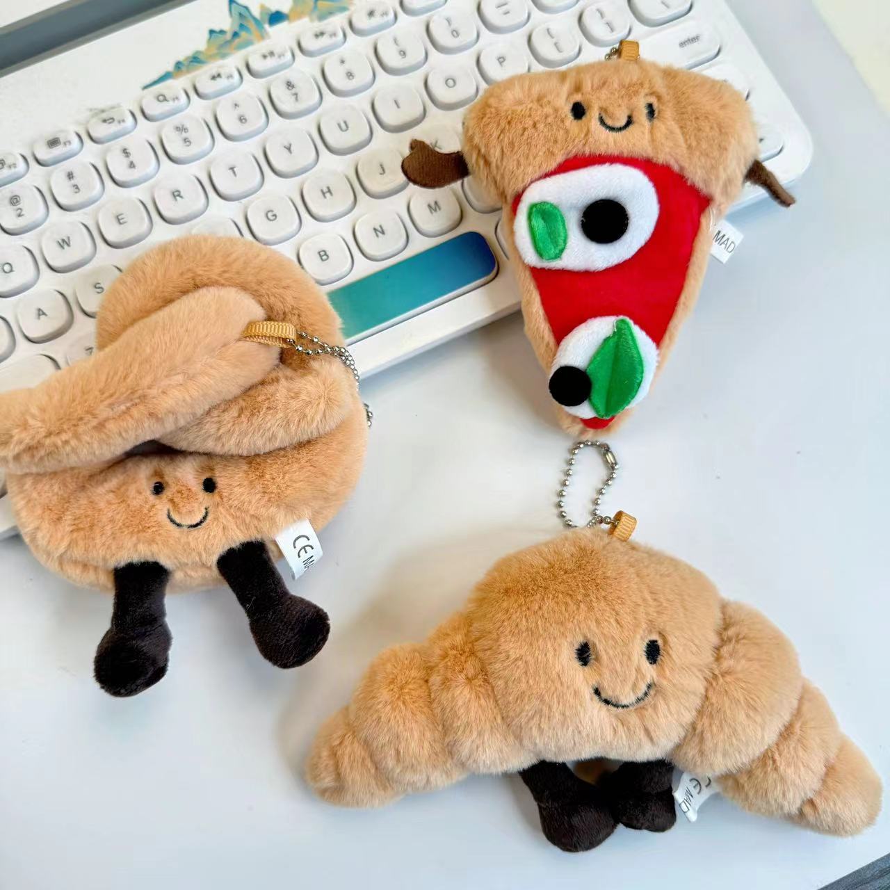 趣味可爱牛角包披萨卷饼面包创意毛绒玩偶公仔背包挂件礼物GJ276