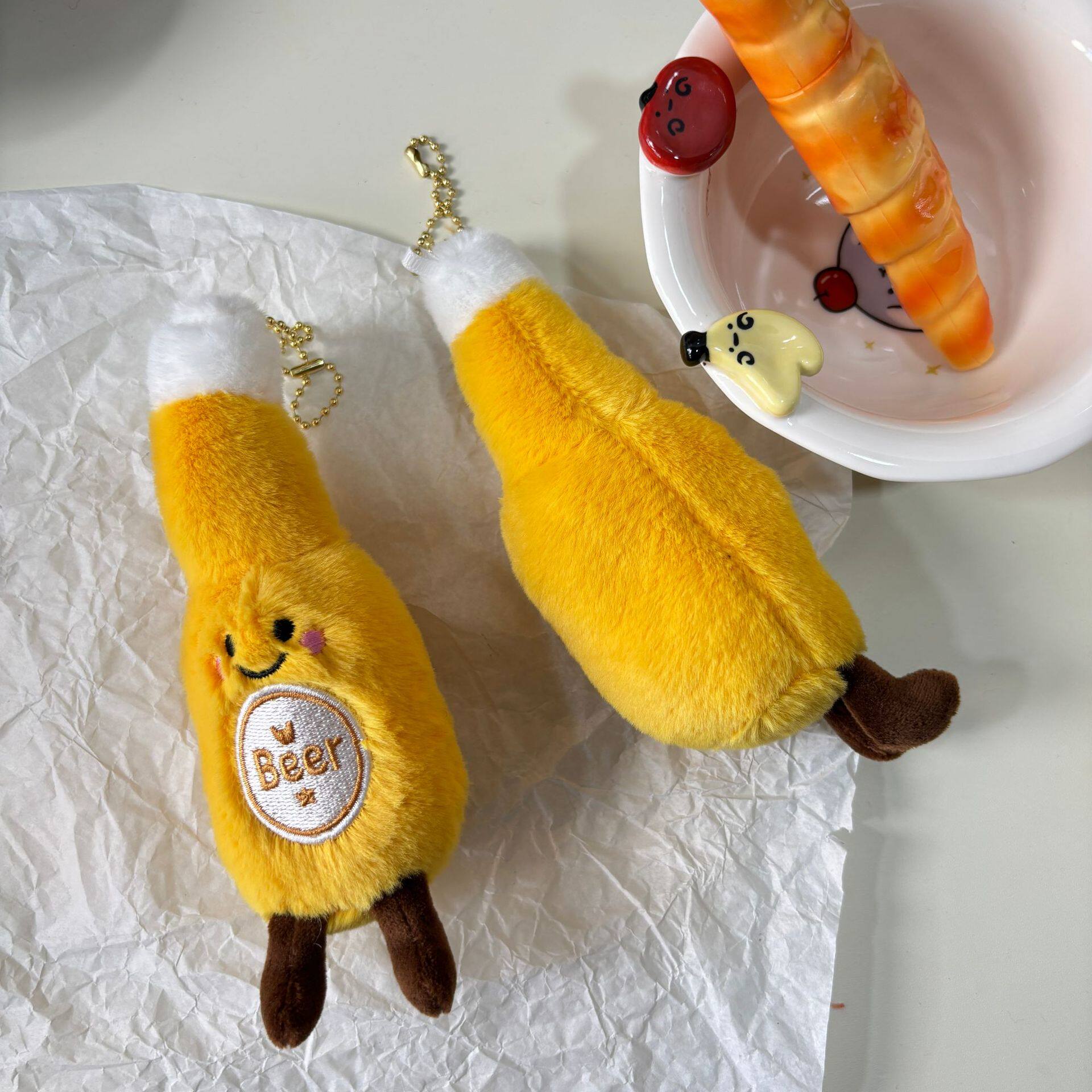 创意搞怪啤酒瓶毛绒公仔钥匙扣小众趣味挂件抓机娃娃个性礼物送人