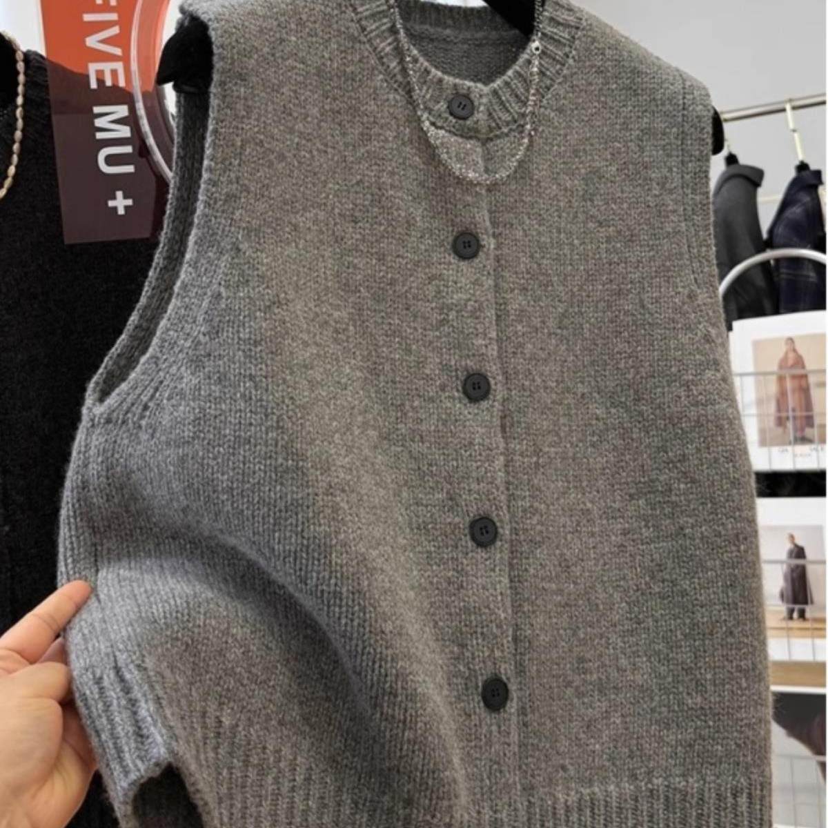 欧货高级感深灰色马甲女秋冬季新款毛衣背心坎肩针织开衫圆领上衣