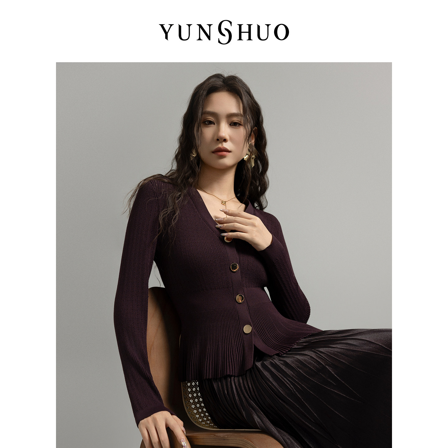 允硕新品时尚百搭收腰V领气质针织休闲女纯色显瘦开衫上衣729301图片