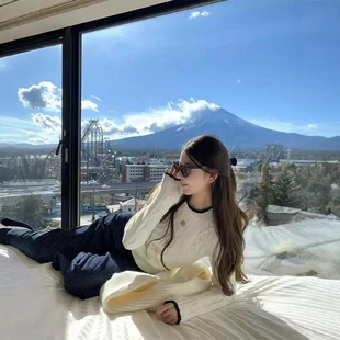 早安樊樊 富士山下 机织200分钟重工小香套头毛衣+坑条围巾女秋