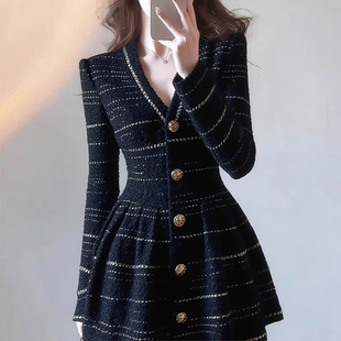 针织连衣裙女设计感小众v领收腰显瘦长袖小香风中长款气质a字裙冬