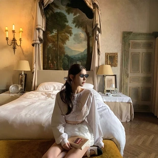 早安樊樊私服 JUE美山茶花!小香镂空露背设计气质短上衣女春