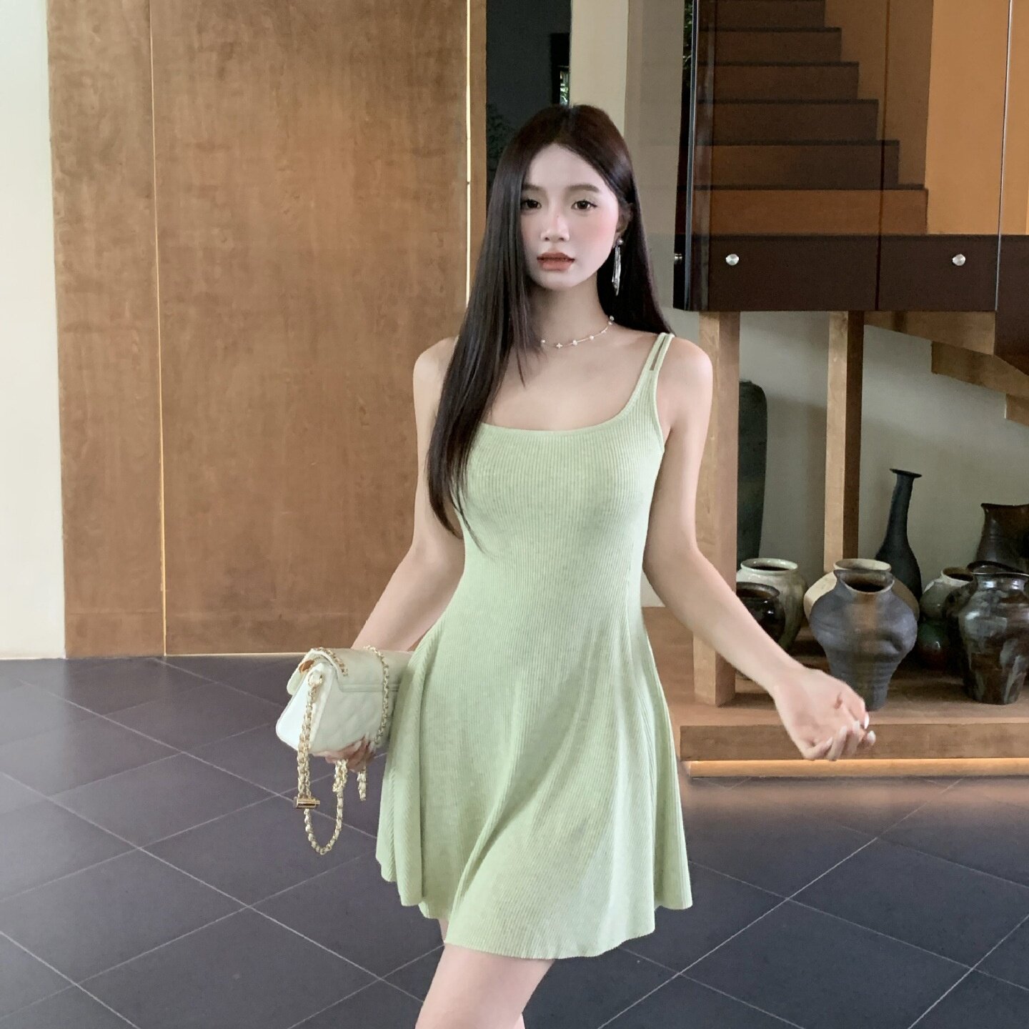 新款自带杯垫短款美背吊带连衣裙收腰显瘦遮肚通勤旅游百搭款批发
