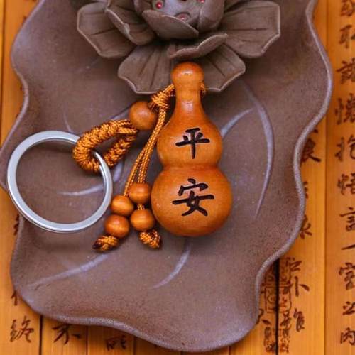 汽车祝福语挂件吉祥小钥匙扣雕刻精男女桃木挂饰葫芦如意新品平安