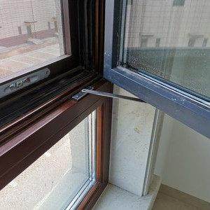 铝包木窗户风撑平开窗铝合金门窗限位器实木铝木复合支架内开上悬