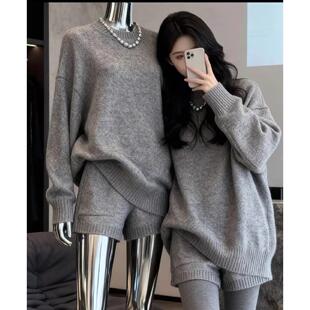 大码韩系慵懒风流行穿搭灰色针织套装女秋冬宽松毛衣短裤两件套