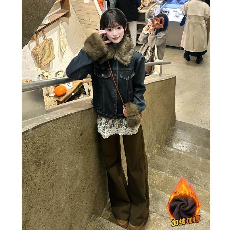 美拉德棕咖啡色加绒微喇叭牛仔裤女2025新款冬小个子不贴腿直筒裤