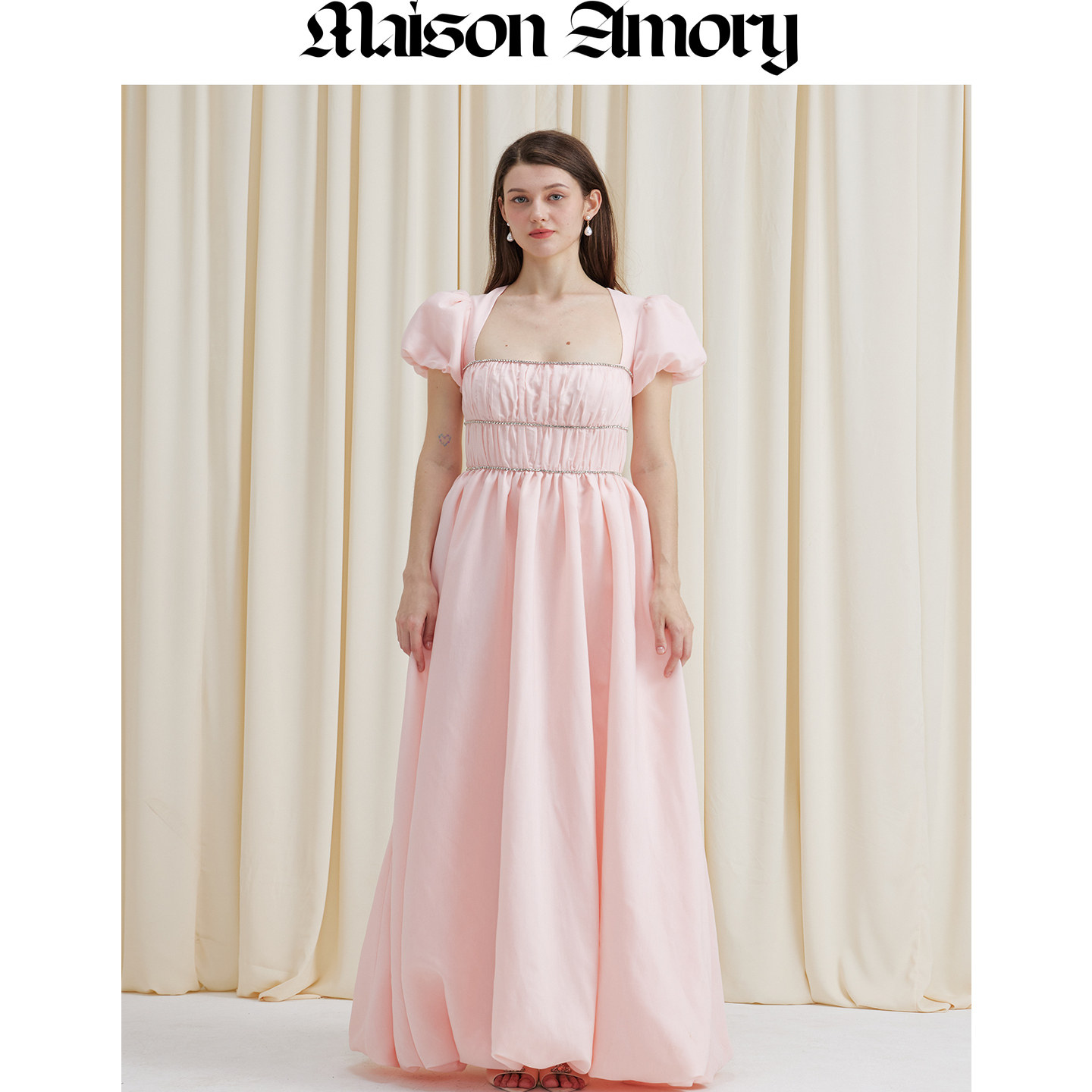 柔雾色系度假风，宴会轻盈长裙