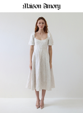 季末折扣|短袖灰白色浮雕印花连衣裙Maiden Dress Maison Amory
