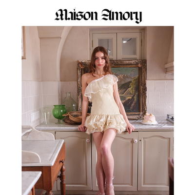 甜美纯欲风连衣裙，约会首选战袍