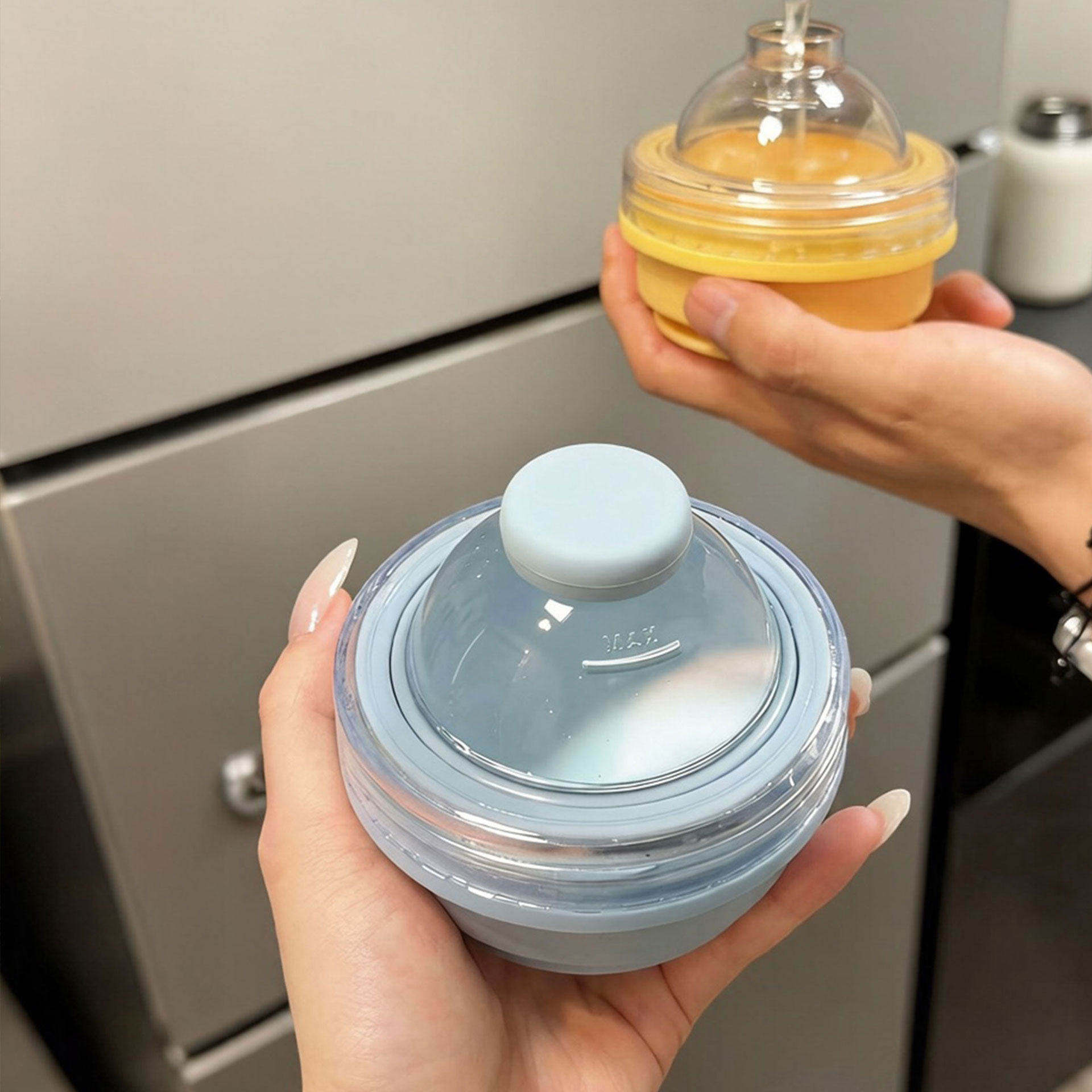折叠硅胶冰球杯食品级制冰神器便携冰块模具水杯冻大号冰球随手杯