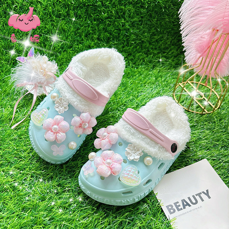 高颜值儿童洞洞鞋加绒女款2025新款冬季女童包头棉拖鞋冬天可外穿