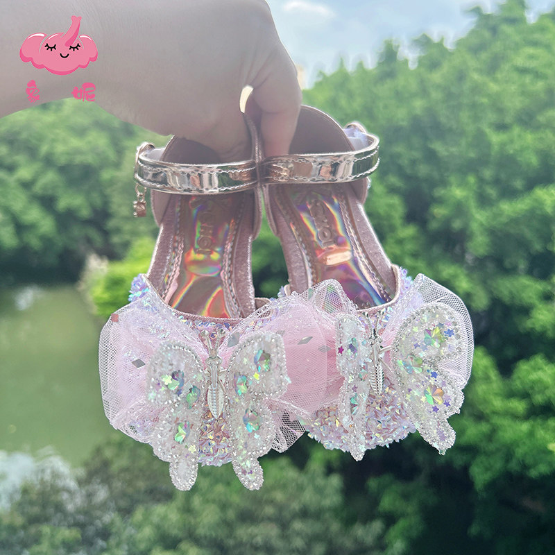 女童鞋子儿童飞舞蝴蝶凉鞋2026新款春夏季儿童公主皮鞋洋气演出鞋