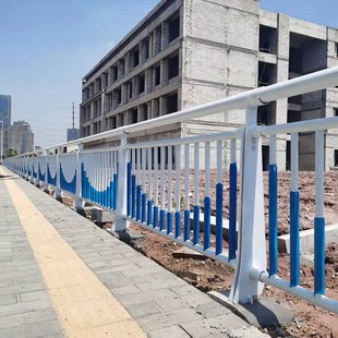 桥梁防撞护栏河道景观防撞栏杆不锈钢复合管隔离栏桥面灯光防护栏