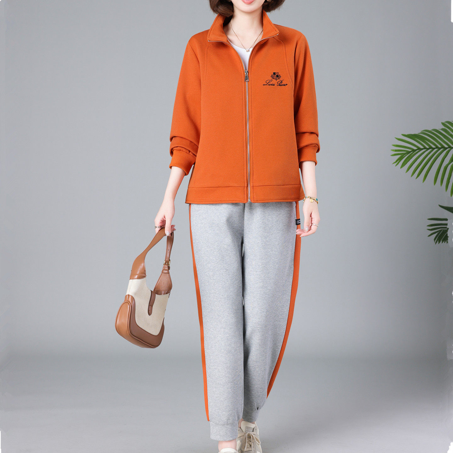 运动套装女中年妈妈减龄时尚两件套春秋新款中老年品牌休闲运动服