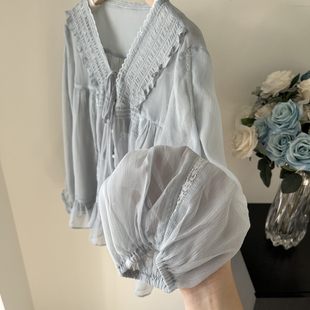 S8155 搭配打底吊带背心套装 云朵设计耳边系带蕾丝长袖 v领小衫