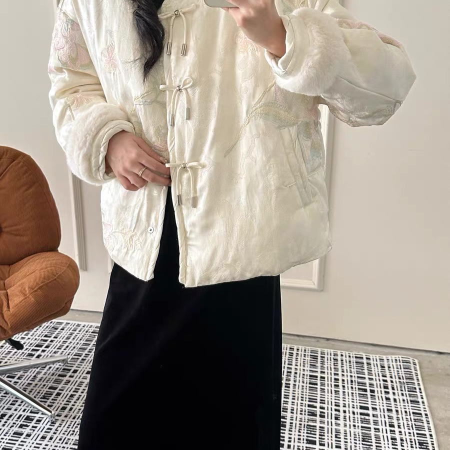 云朵季新款宽松显瘦圆领国风重工刺绣保暖羽绒服外套C97