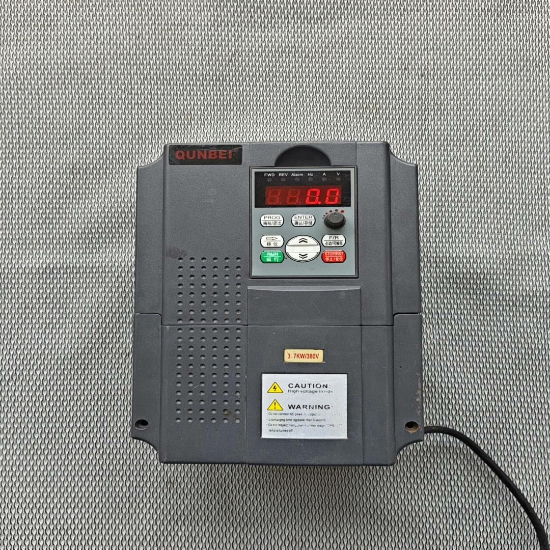 群陪变频器，QLP3G-D/3.7G/4P-A3，3.7KW
