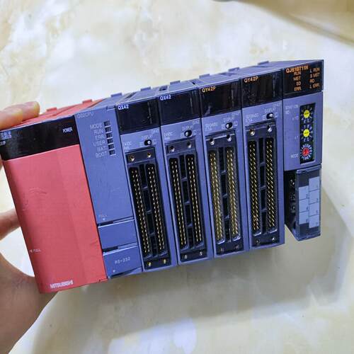 plc一套，Q02CPU模块，功能全部正常，成色如图实