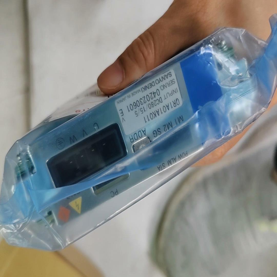 全新川崎机器人迷你柜伺服销售QR1A01AK011，有4个，