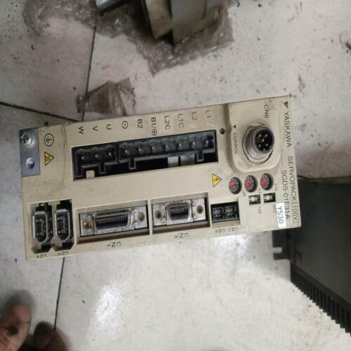 安川100W驱动器SGDS-01F31A