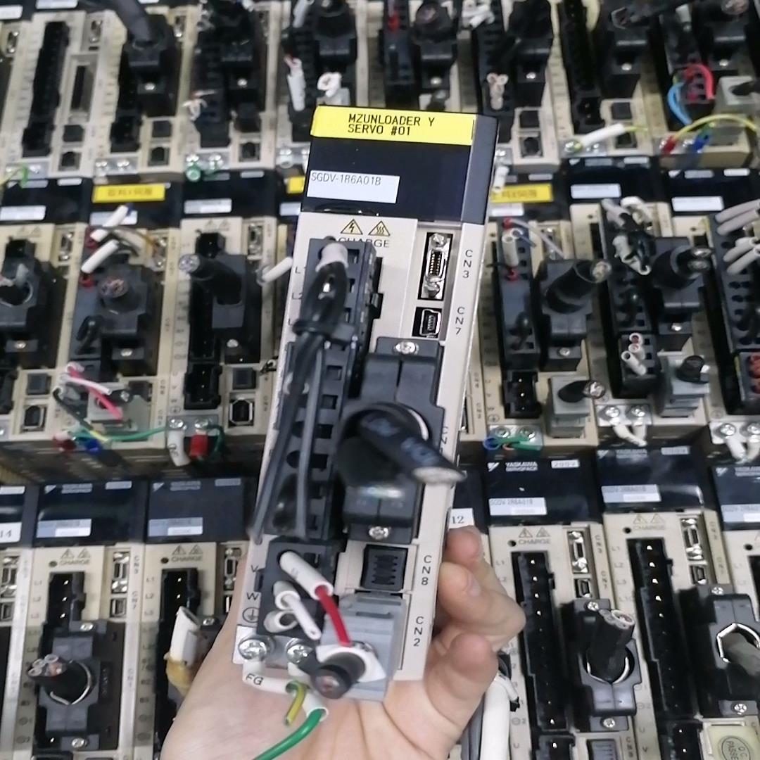 现货安川驱动器SGDV-1R6A01B正常