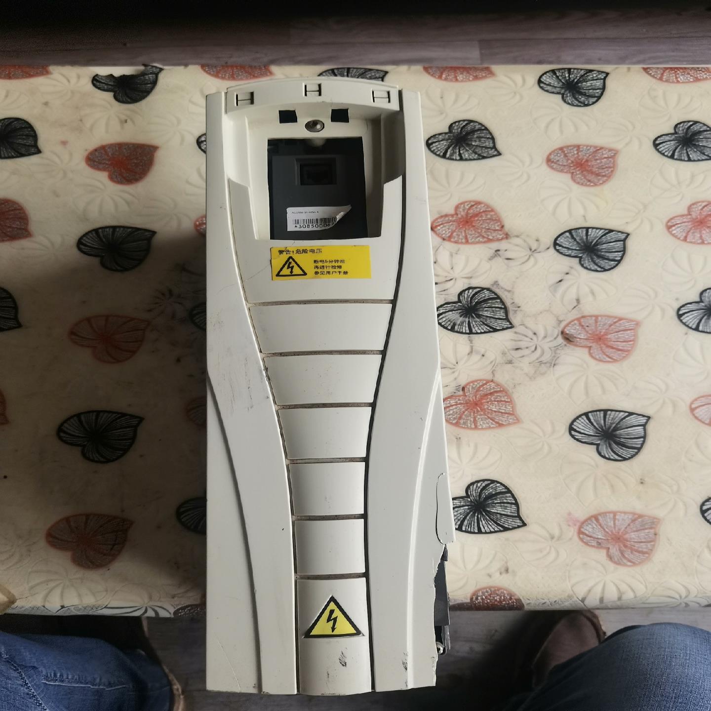 变频器 ACS550-01-023A-4  11/7.