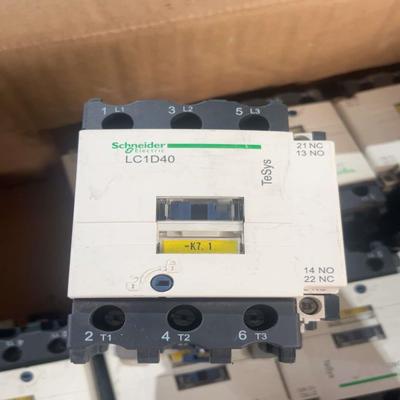 施耐德lc1d40 接触器 项目取消拆下来的 没有使用议价