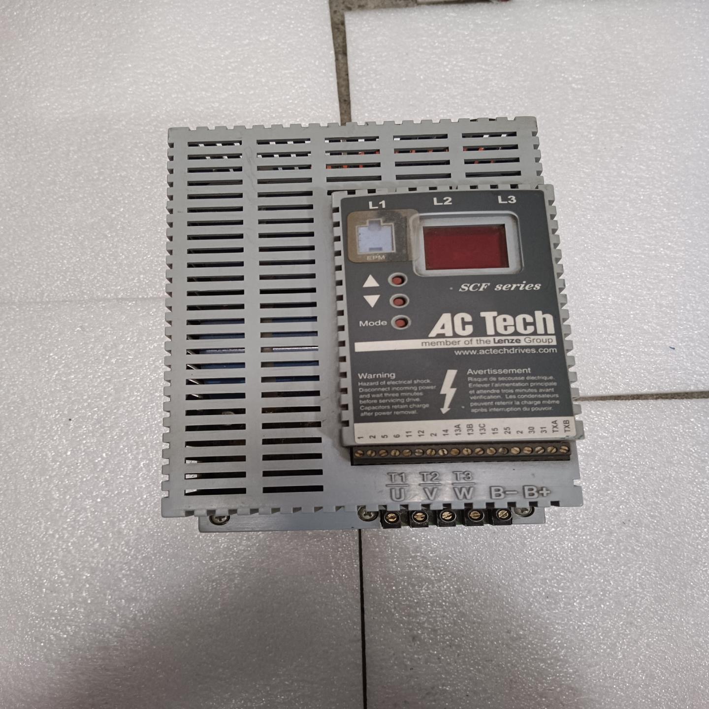 议~伦茨变频器SF5100，7.5KW，成色漂亮，功能包好，须要