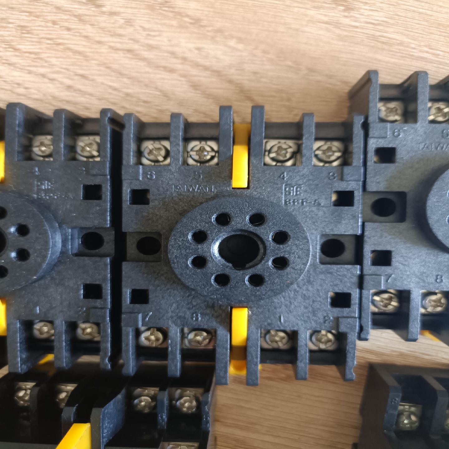 全新底座SYE 8PF-A 4个,oMRON 11PFA 1